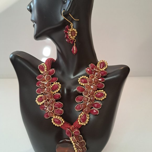 NECKLACE AND EARRINGS - Picture 2 of 5